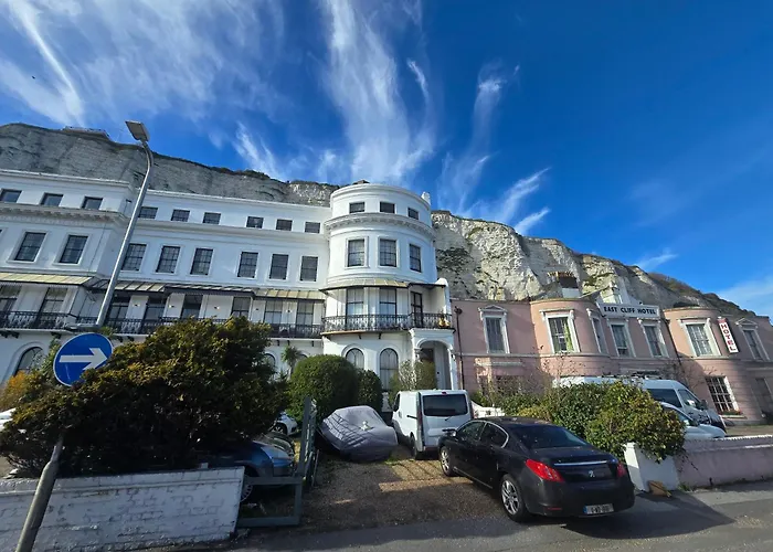 Studio Next To Port, Cliffs, With Parking